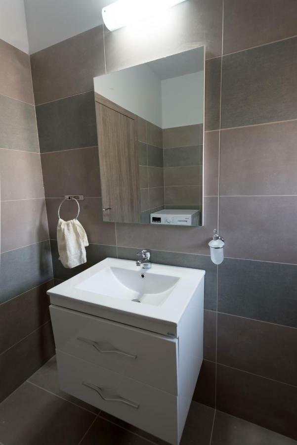 Paulsia Apartments Psinthos エクステリア 写真