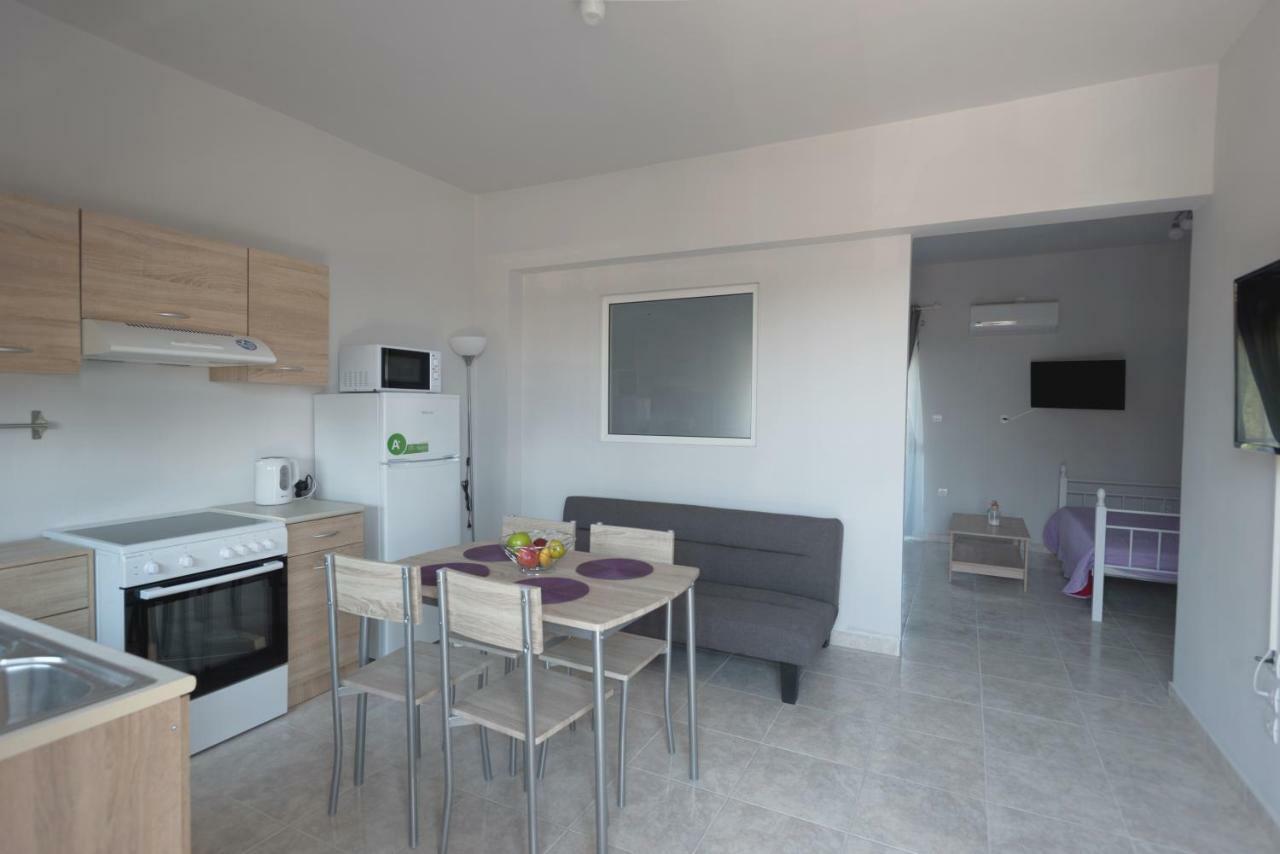 Paulsia Apartments Psinthos エクステリア 写真